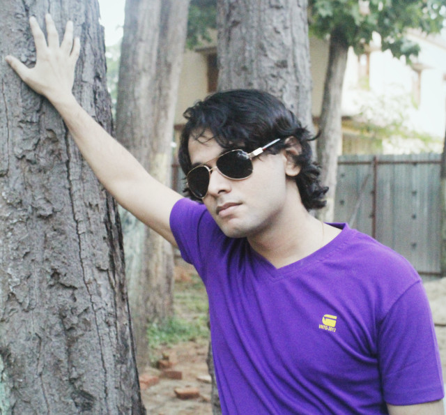 Man purple shirt tree frisbee free wallpaper for tablet - medium preview image