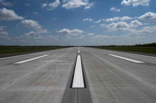 Runway white lines blue sky free wallpaper for desktop - medium preview image