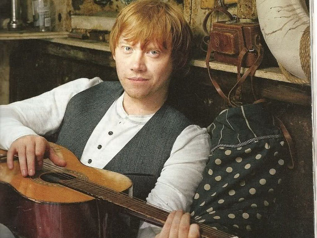 Man holding guitar room shelf free wallpaper for desktop - medium preview image