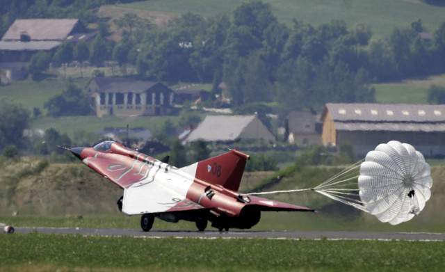 Red white plane parachute landing free wallpaper for desktop - medium preview image