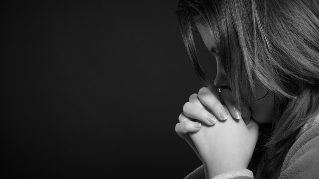Prayer woman hands close blackwhite free wallpaper for desktop - medium preview image