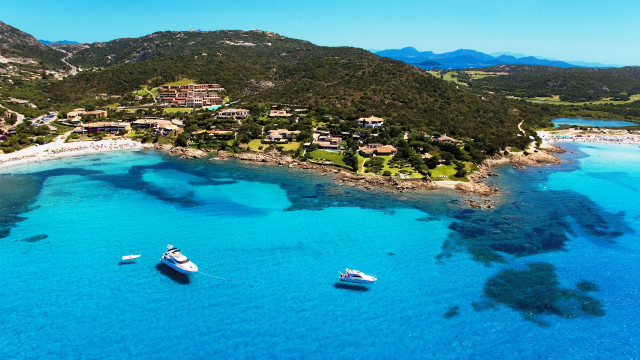 Boats water shoreline houses mountain free wallpaper for desktop - medium preview image