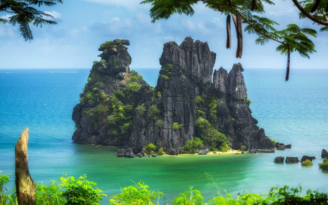 Small island trees water ocean free wallpaper for desktop - medium preview image