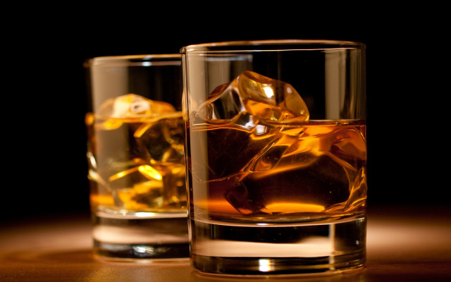 Whiskey glasses ice cubes table free wallpaper for desktop - medium preview image