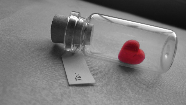 Tiny red heart glass bottle free wallpaper for desktop - medium preview image