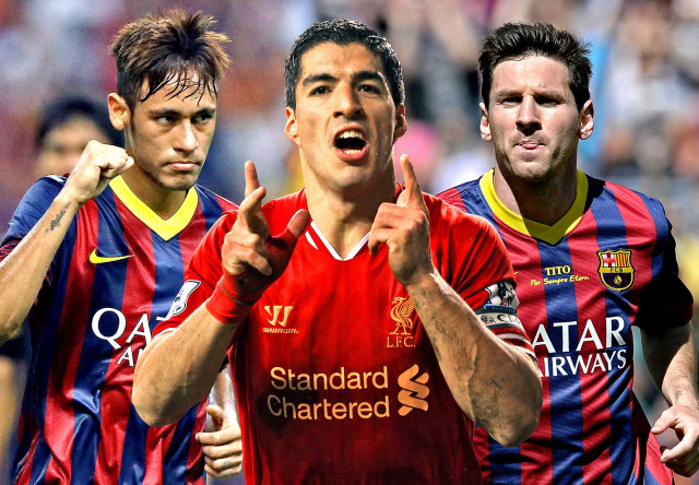 Men field crowd watching thumbs free wallpaper for desktop - medium preview image