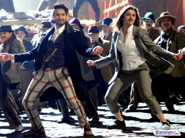 Man woman dancing crowd people free wallpaper for desktop - medium preview image