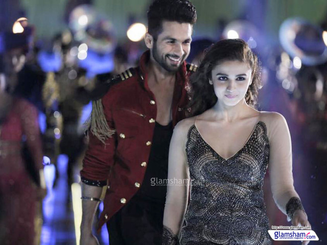 Man woman walking runway showroom free wallpaper for desktop - medium preview image