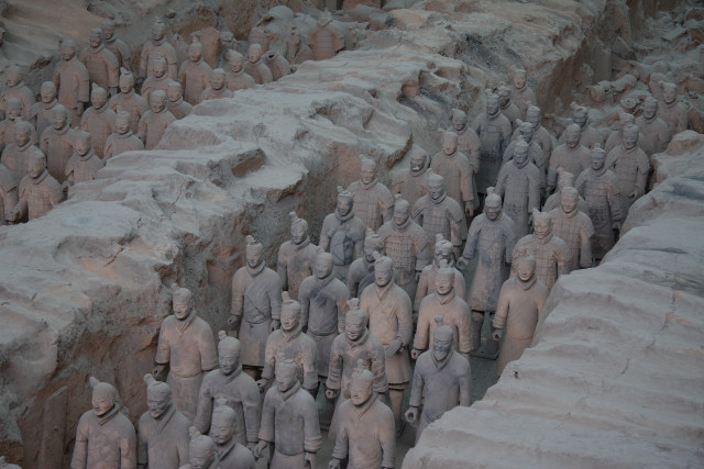 Emperor huizong statues cave mountain free wallpaper for desktop - medium preview image