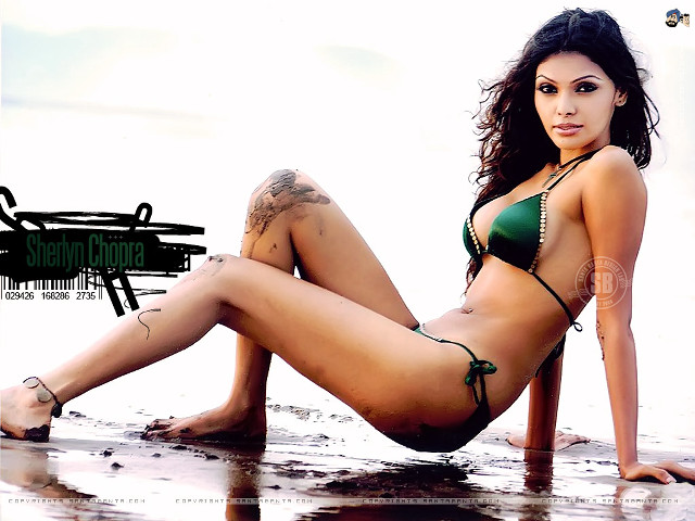 Beach bikini woman gun sitting free wallpaper for desktop - medium preview image