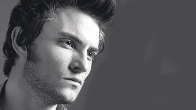 Man tie suit serious look #3 free wallpaper for desktop - medium preview image