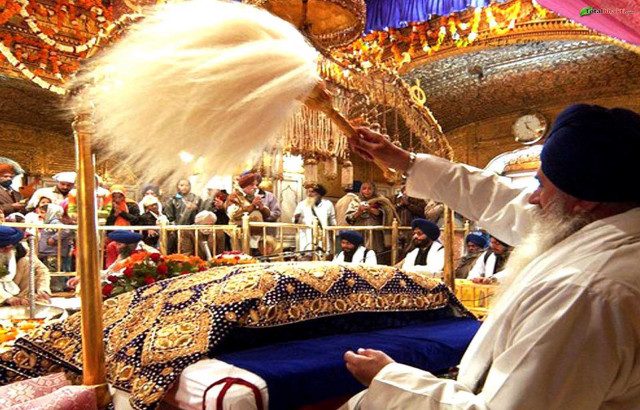 Man spinning ball pole room free wallpaper for desktop - medium preview image