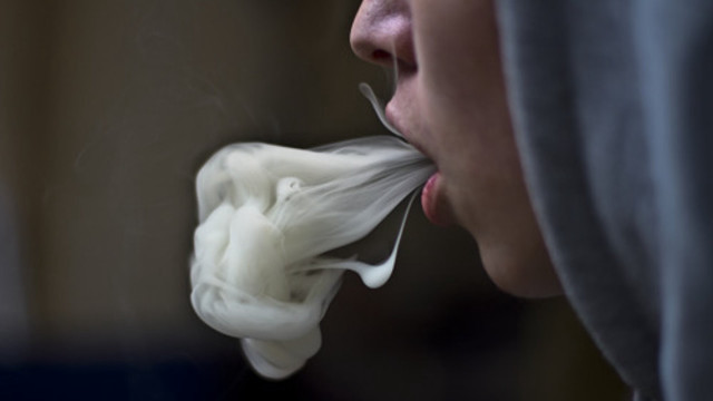 Hood flower blowing mouth spoon free wallpaper for desktop - medium preview image