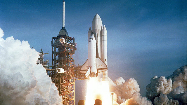 Space shuttle launch smoke billowing free wallpaper for desktop - medium preview image