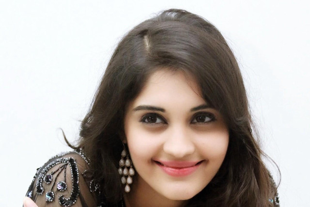 Woman smile dress arm necklace free wallpaper for desktop - medium preview image