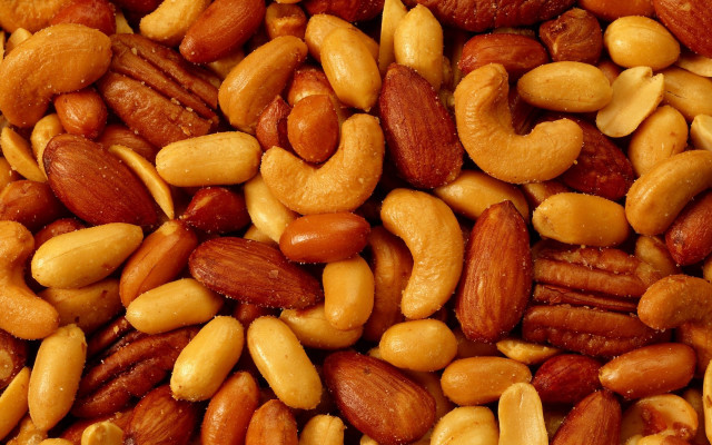 Nuts kernels pile image display free wallpaper for desktop - medium preview image
