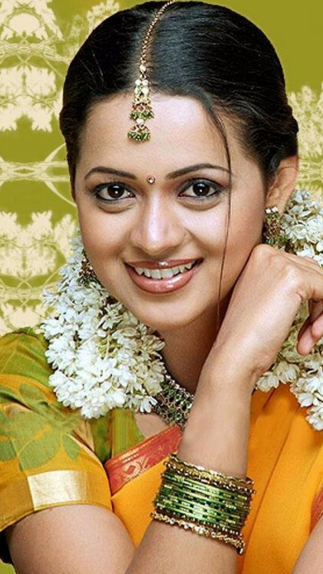 Woman yellow sari flower hair free wallpaper for mobile - medium preview image