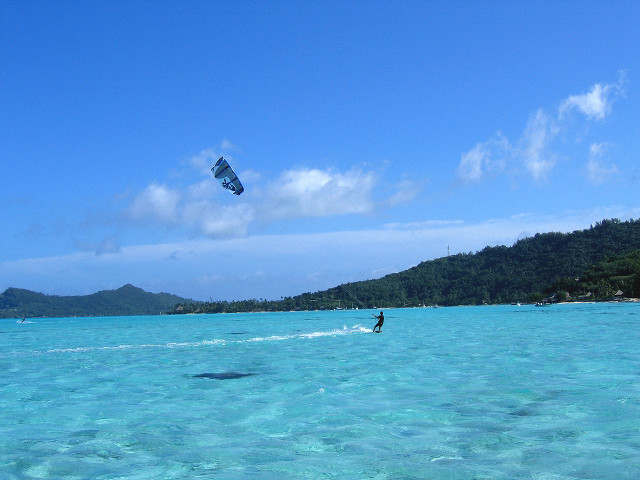 Parasailing ocean blue sky clouds free wallpaper for desktop - medium preview image
