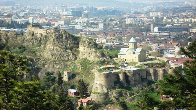 City mountain castle view below free wallpaper for desktop - medium preview image