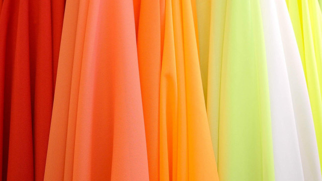 Colored dresses store window red #2 free wallpaper for desktop - medium preview image