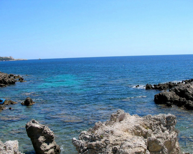Rocky beach water blue sky free wallpaper for desktop - medium preview image