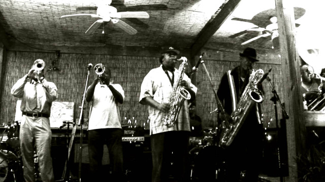 Band playing room ceiling fan free wallpaper for desktop - medium preview image