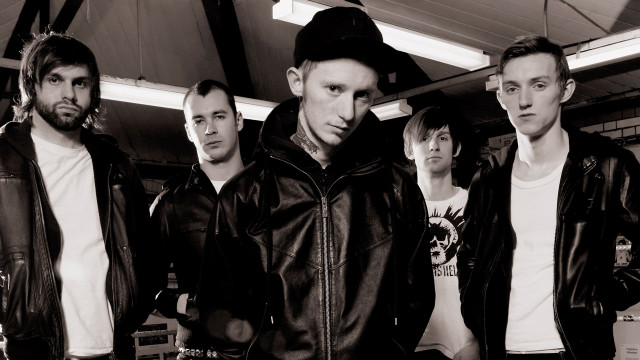 Group men room ceiling fan free wallpaper for desktop - medium preview image