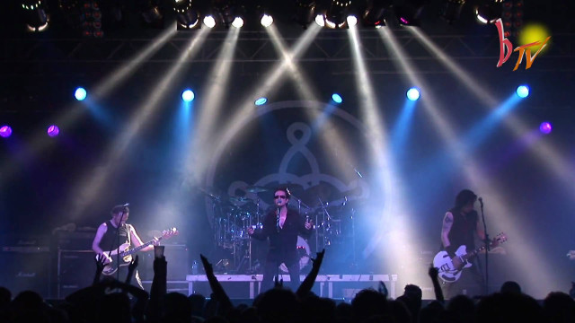 Band playing stage guitars air free wallpaper for desktop - medium preview image