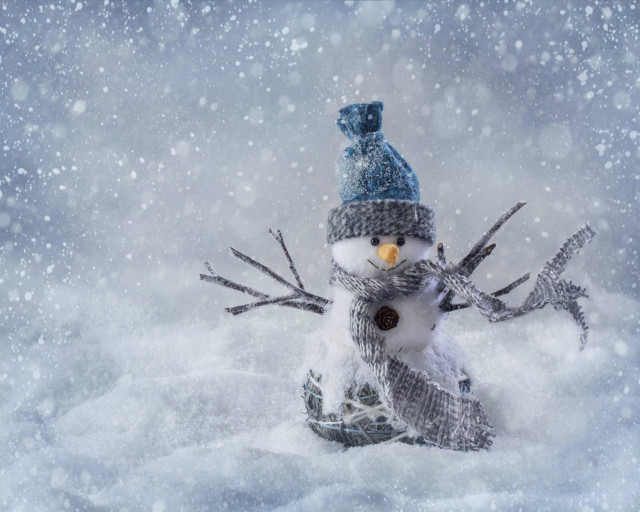 Snowman winter christmas aurora snowfall free wallpaper for desktop - medium preview image