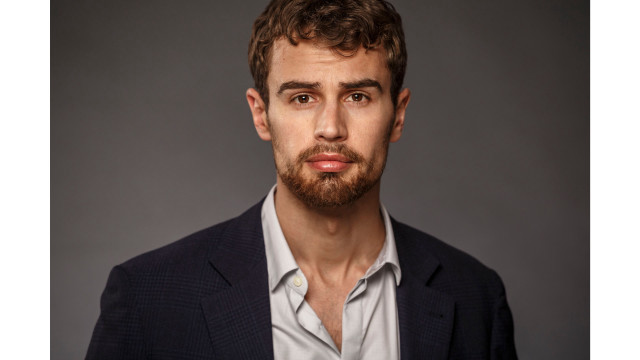 Man beard suit jacket photo free wallpaper for desktop - medium preview image