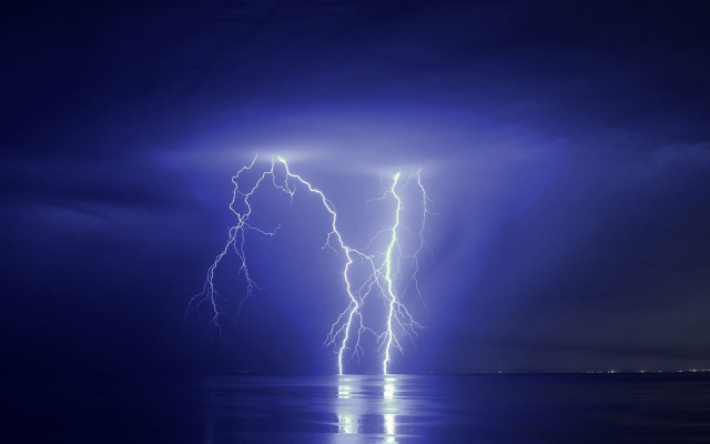 Lightning strikes water night dark free wallpaper for desktop - medium preview image