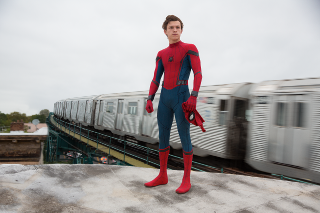 Man spider suit platform train free wallpaper for desktop - medium preview image