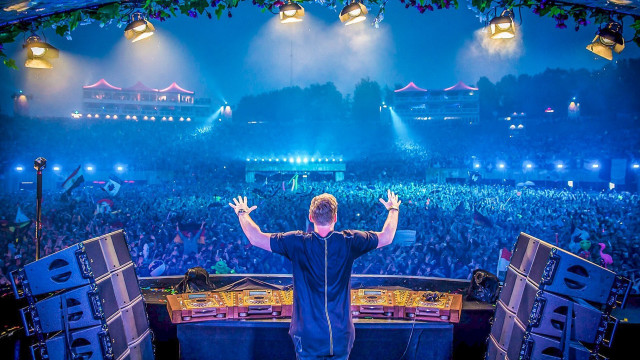 Dj stage crowd arms up free wallpaper for desktop - medium preview image