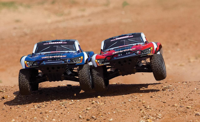 Trucks racing dirt track desert free wallpaper for desktop - medium preview image