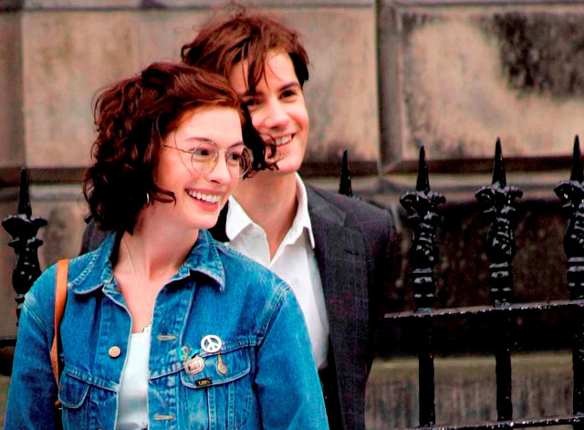 Man woman standing fence building free wallpaper for desktop - medium preview image