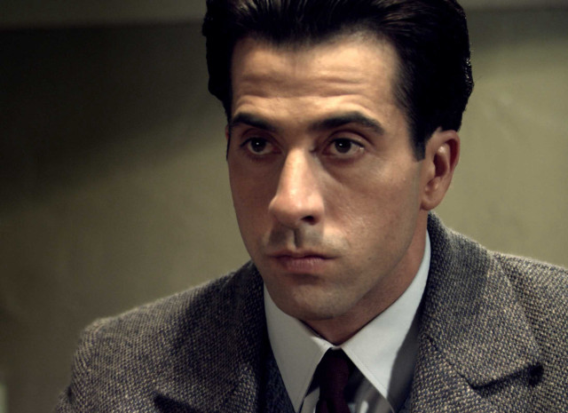 Man suit tie serious look #34 free wallpaper for desktop - medium preview image