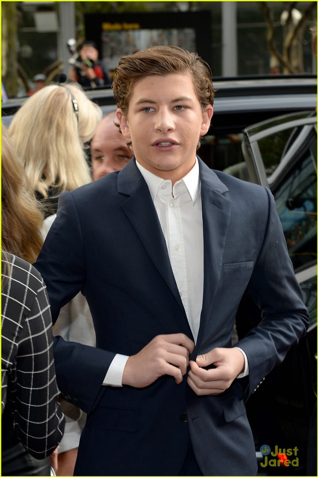 Man suit standing outside car free wallpaper for mobile - medium preview image