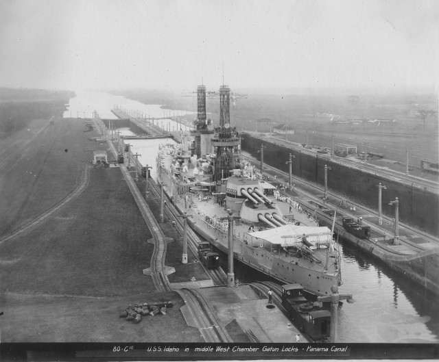Large ship docked harbor bridge free wallpaper for desktop - medium preview image