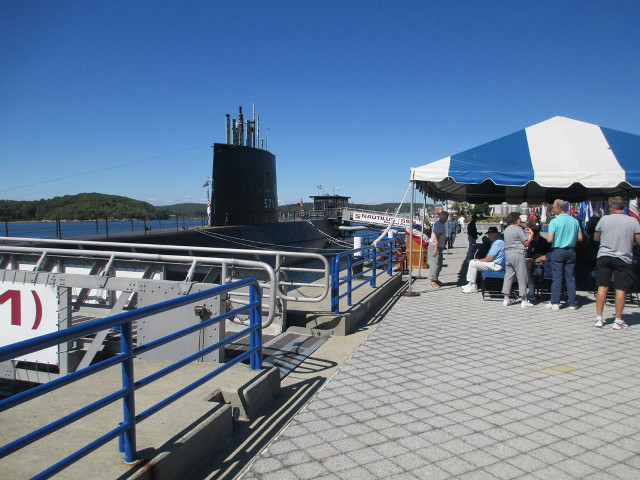 People pier boat tent submarine free wallpaper for desktop - medium preview image