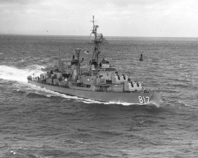 Large ship ocean people background free wallpaper for desktop - medium preview image