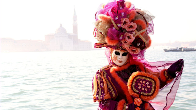 Woman mask costume boat water free wallpaper for desktop - medium preview image