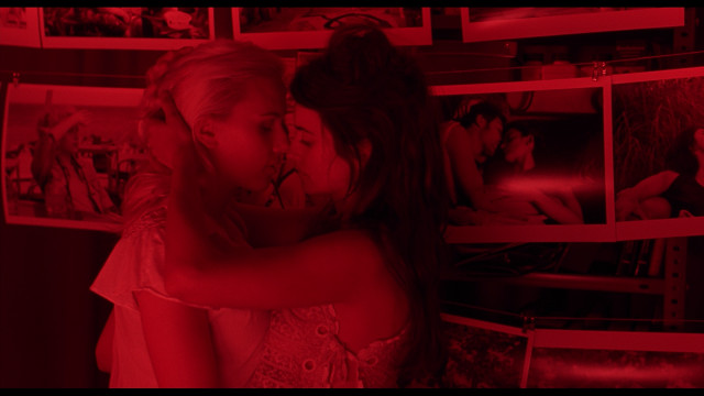 Girls kissing red room pictures free wallpaper for desktop - medium preview image
