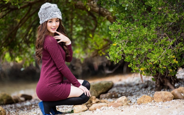 Woman red dress hat posing #2 free wallpaper for desktop - medium preview image