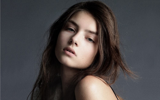 Woman longhair blowing wind fashion free wallpaper for desktop - medium preview image