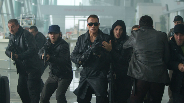 Terminal people luggage man black free wallpaper for desktop - medium preview image