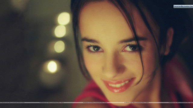 Beatrice huntington blue eyes smiling free wallpaper for desktop - medium preview image