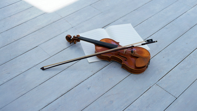 Violin wooden floor notepad bow free wallpaper for desktop - medium preview image