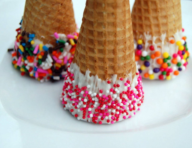 Three cones sprinkles candy plate free wallpaper for desktop - medium preview image