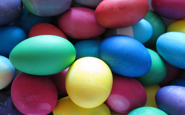 Colorful eggs pile table plate #2 free wallpaper for desktop - medium preview image