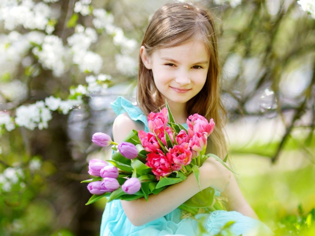 Little girl blue dress bouquet free wallpaper for desktop - medium preview image